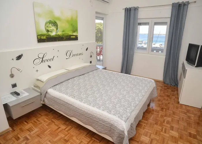 And By The Sea Drage, Biograd - 14356 Gostinjska kuća 3*